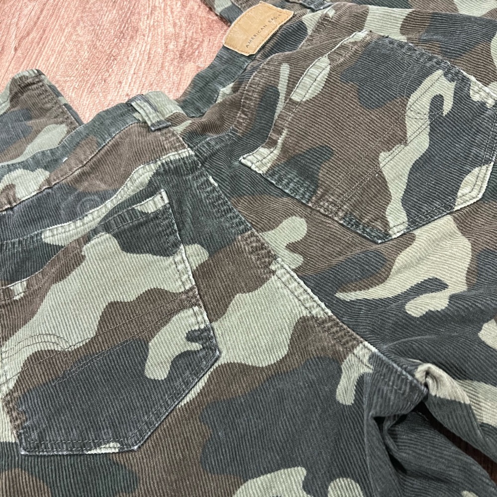 American Eagle Mom jean Camo Corduroy - Picture 13 of 13
